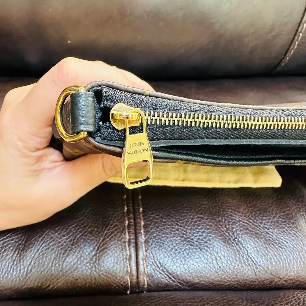 Louis Vuitton Pochette Pallas Monogram Noir